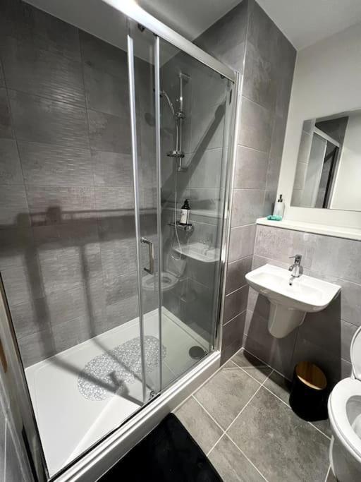 Luxurious City View Apartment In Salford مانشستر المظهر الخارجي الصورة