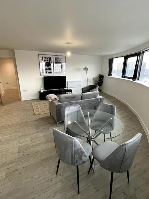 Luxurious City View Apartment In Salford مانشستر المظهر الخارجي الصورة