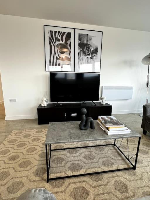 Luxurious City View Apartment In Salford مانشستر المظهر الخارجي الصورة