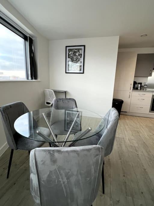 Luxurious City View Apartment In Salford مانشستر المظهر الخارجي الصورة